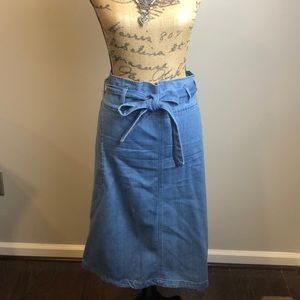 Denim maxi skirt with pockets
